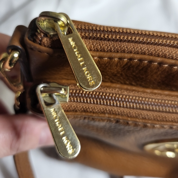 Michael Kors purse - Picture 4 of 7